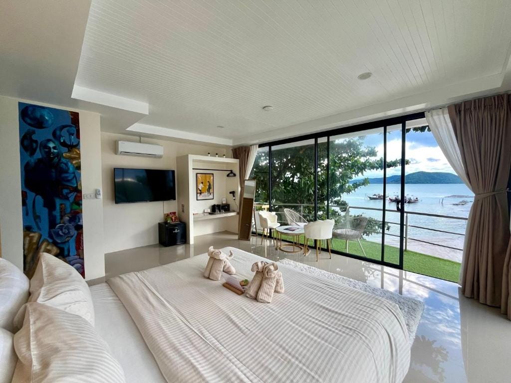 South Beach Inn — 4