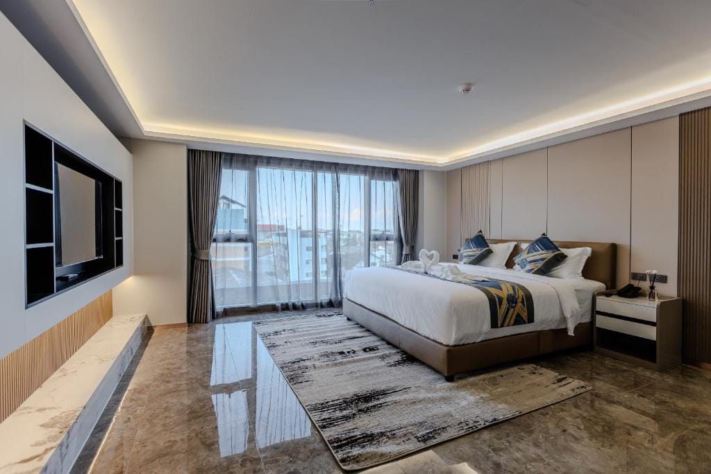 Marquis Hotel — 4