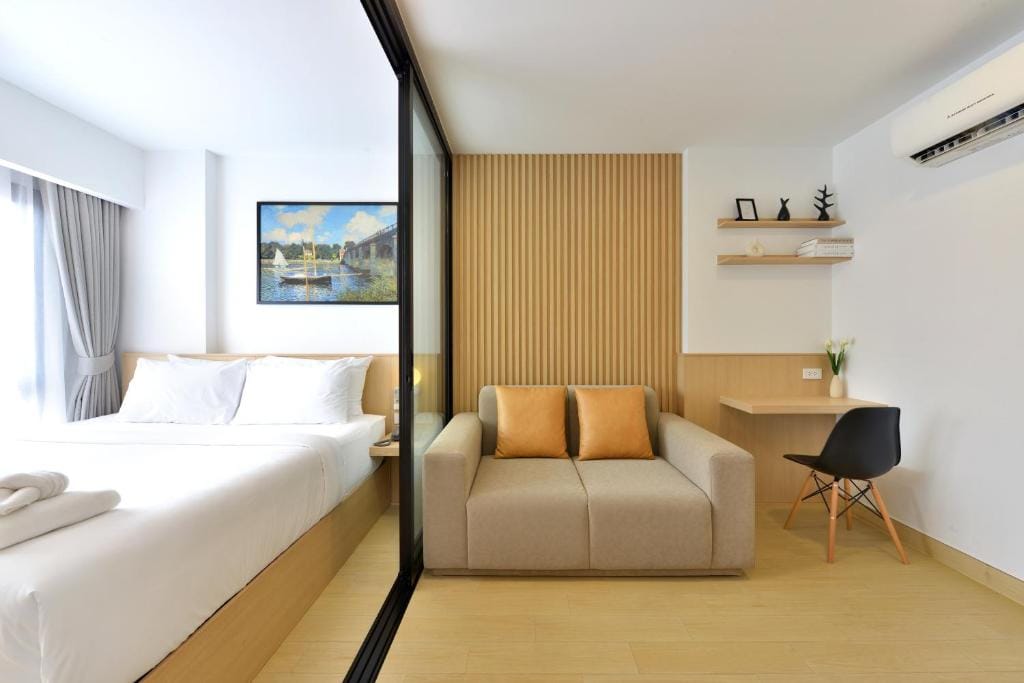 V32 Hotel — 2