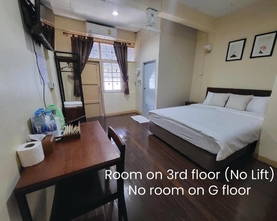 Achcha hotel - itsaraphap MRT station - Wat Arun — 3
