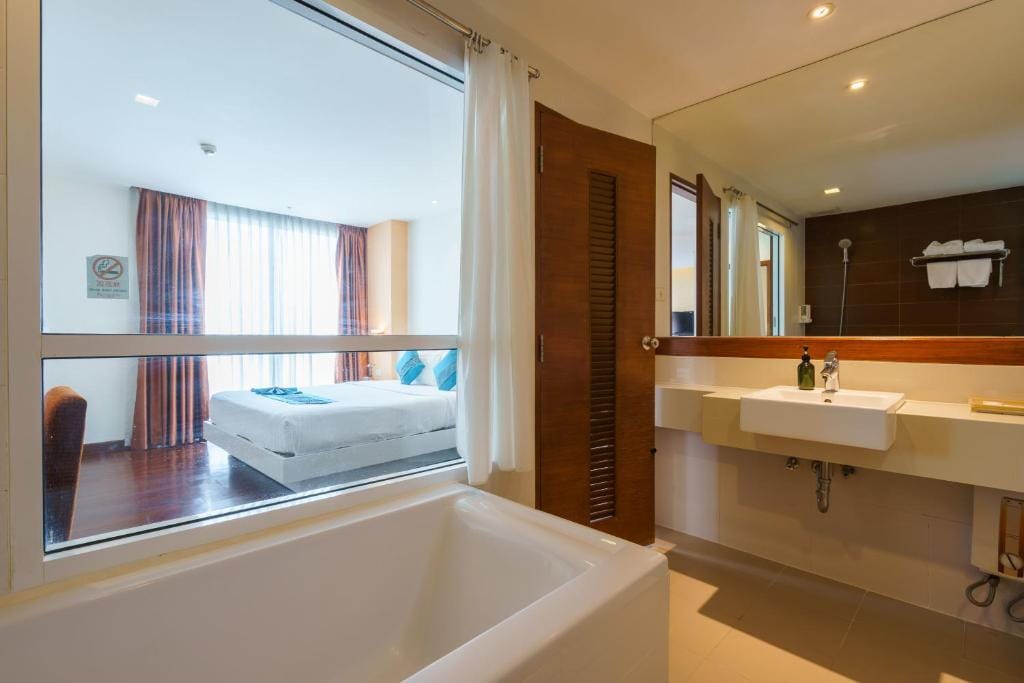 Lantana Resort Hotel Bangkok — 3
