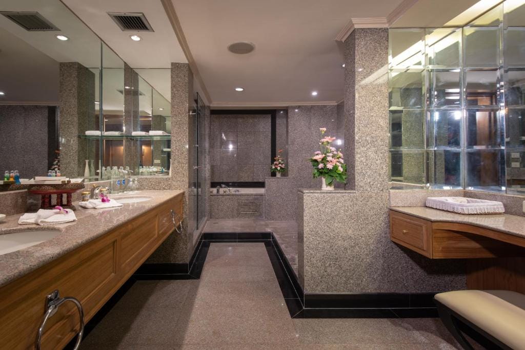 Montien Riverside Hotel Bangkok — 2