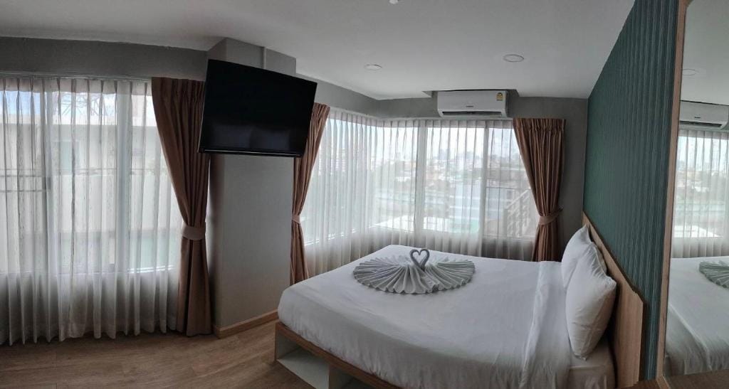 The Lux Ladprao 10 — 3