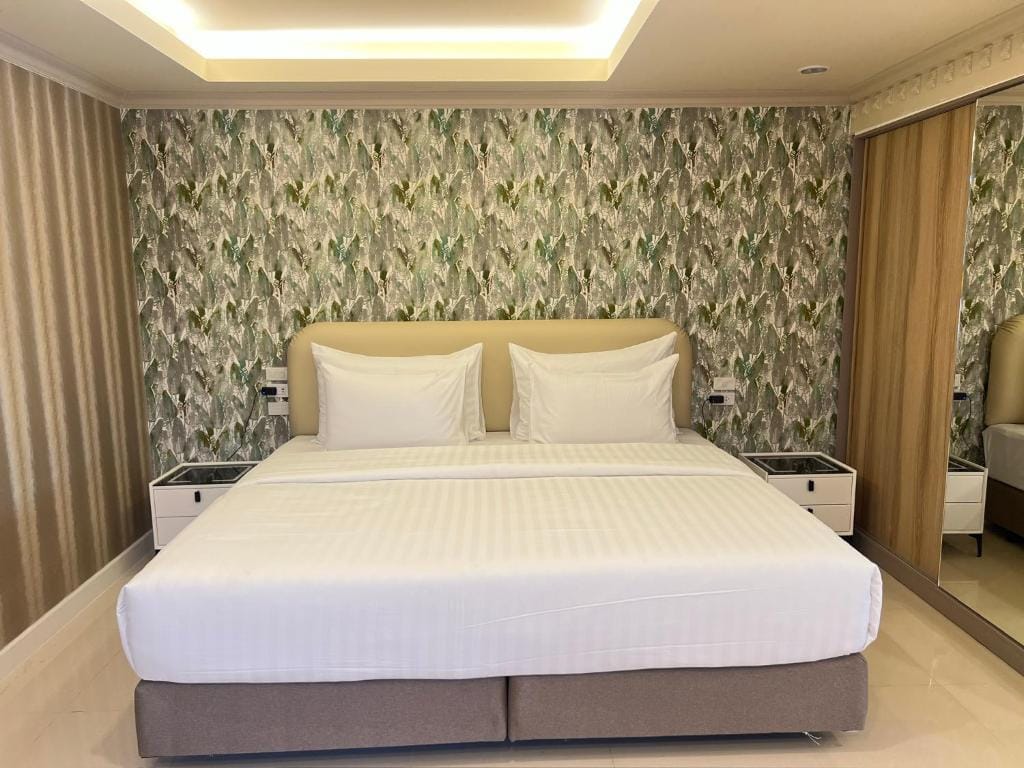 V20 Boutique Jacuzzi Hotel — 4