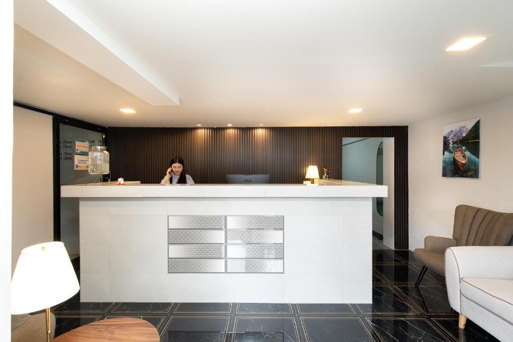 Yoosabai Hostel And Guesthouse — 1
