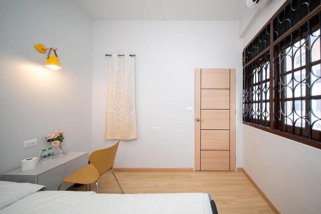 Yoosabai Hostel And Guesthouse — 2