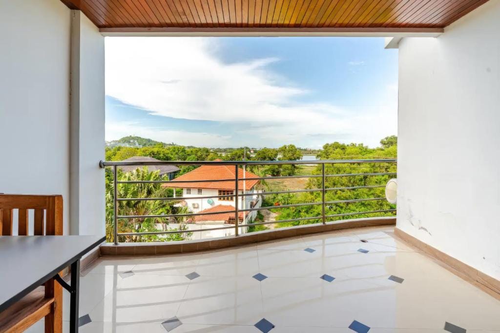 Chaweng Lake View Condotel — 3