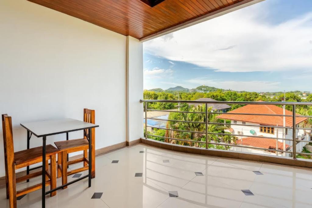 Chaweng Lake View Condotel — 4