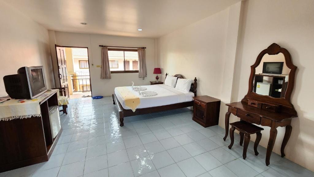 Panupong Hotel — 4