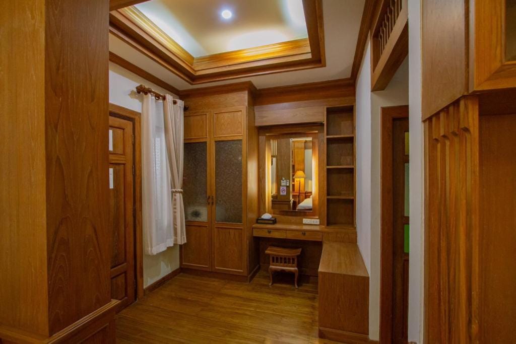 Rich Lanna House — 2