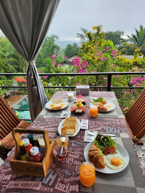 บ้านภูคำฟ้า ดอยปู่ไข่ Baan Phu Kham Fah — 4