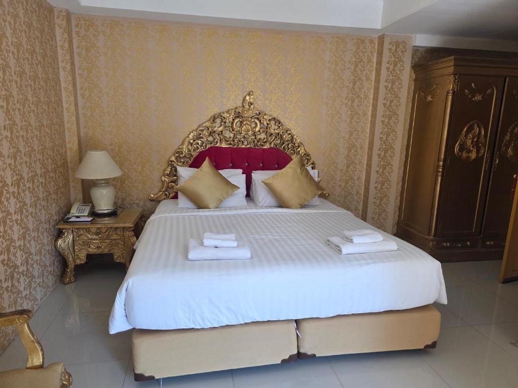 Nakaraj Princess Chiang Rai - Walking Street — 2