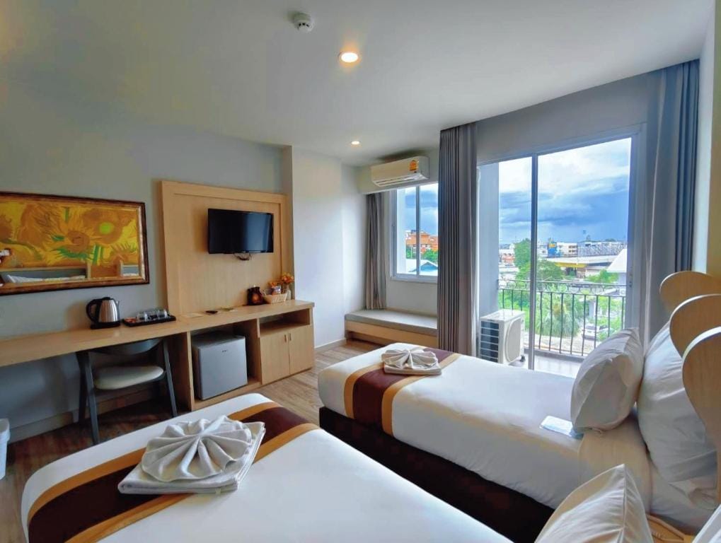 Bright Hotel — 2
