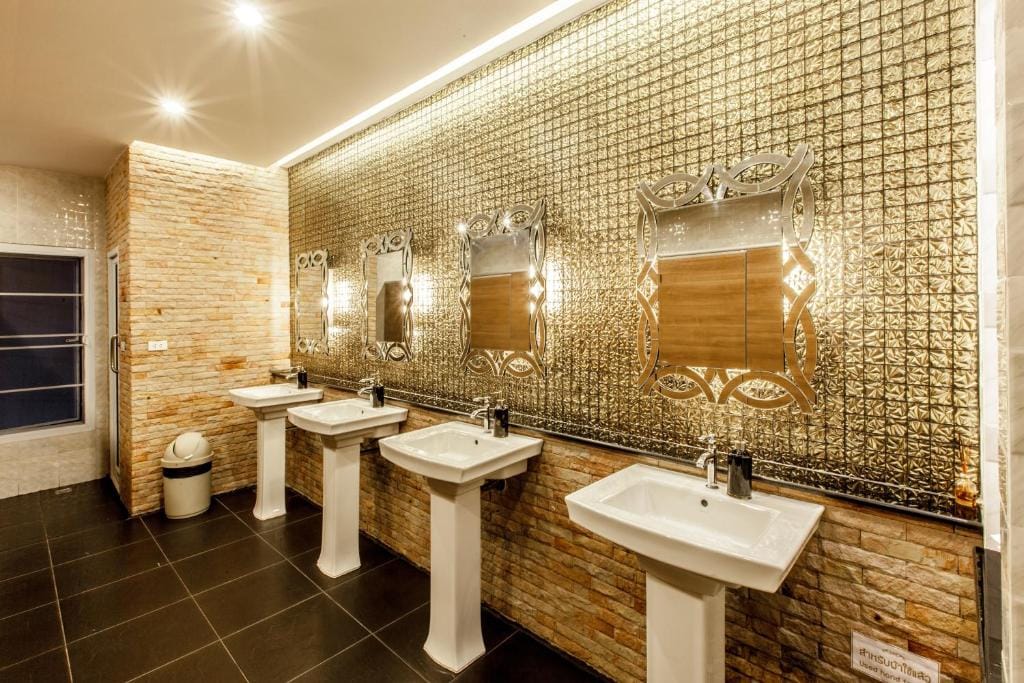 Gallery Lake View Hotel — 2