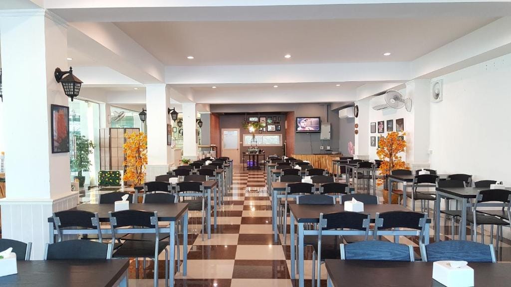 Gallery Lake View Hotel — 3
