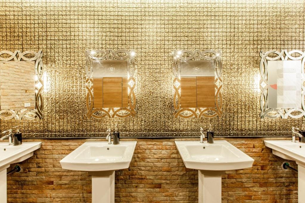 Gallery Lake View Hotel — 4