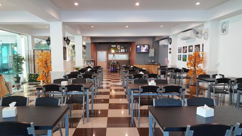 Gallery Lake View Hotel — 5