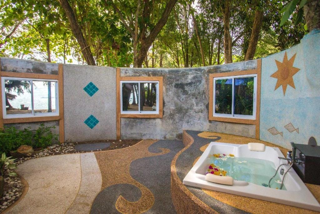 Hotel and Beach Bungalow at Lanta Resort — 2