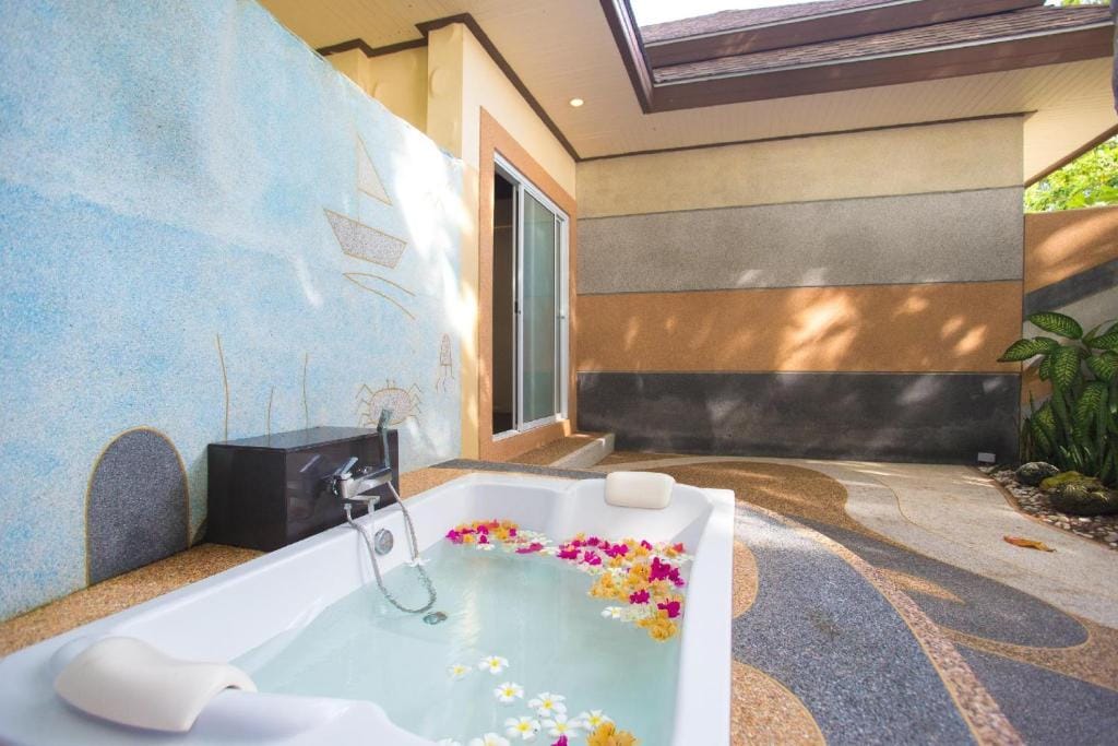 Hotel and Beach Bungalow at Lanta Resort — 3