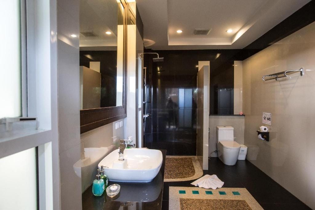 Hotel and Beach Bungalow at Lanta Resort — 5