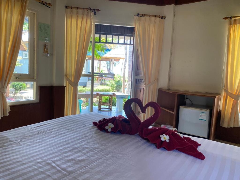 Lanta Palm Beach Resort , Beach Bungalow - Koh Lanta — 2