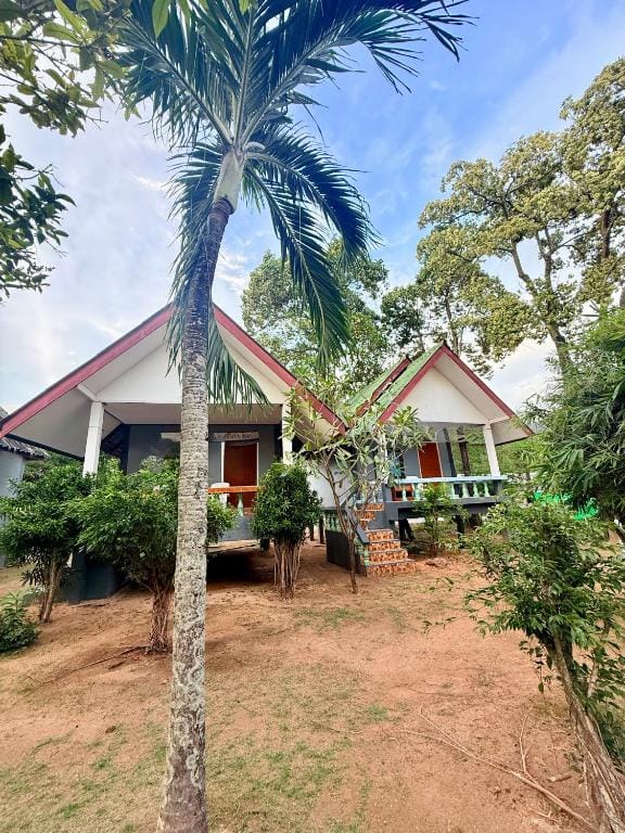 Lanta Palm Beach Resort , Beach Bungalow - Koh Lanta — 5