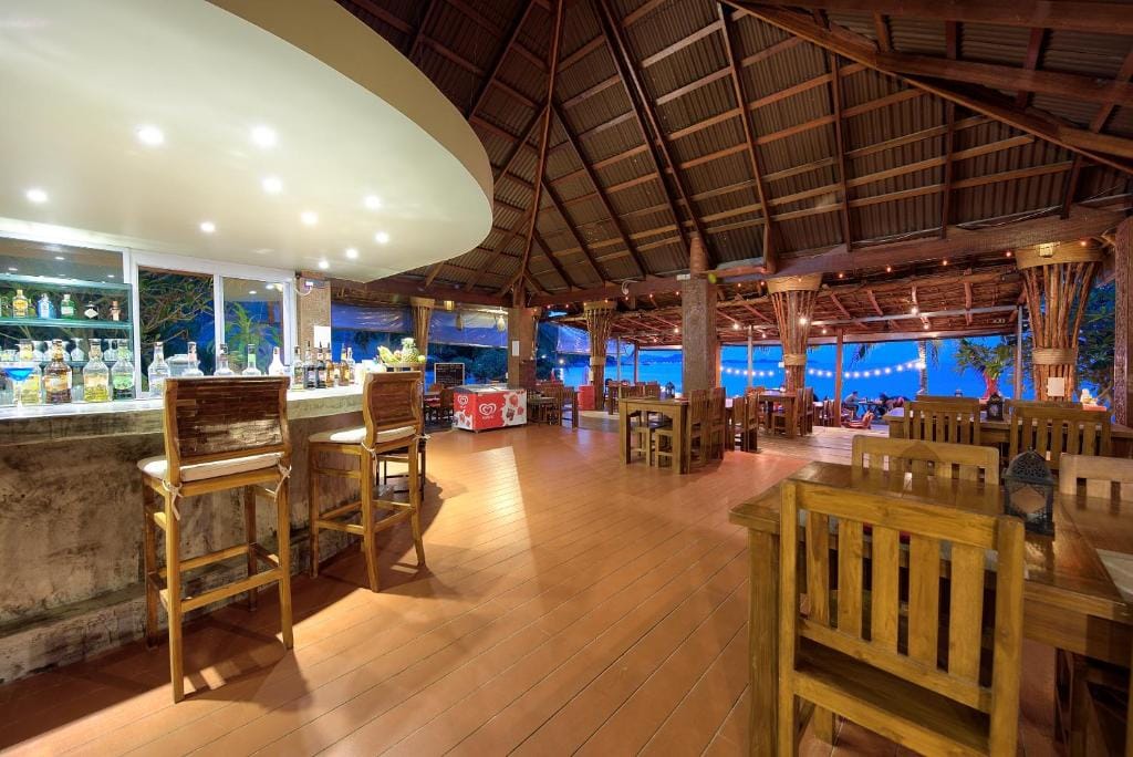 Crystal Bay Yacht Club Beach Resort — 3
