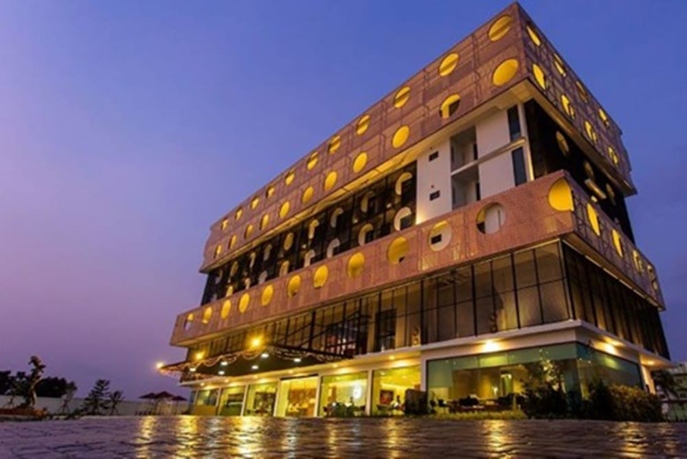 Hotel Fuse — 2