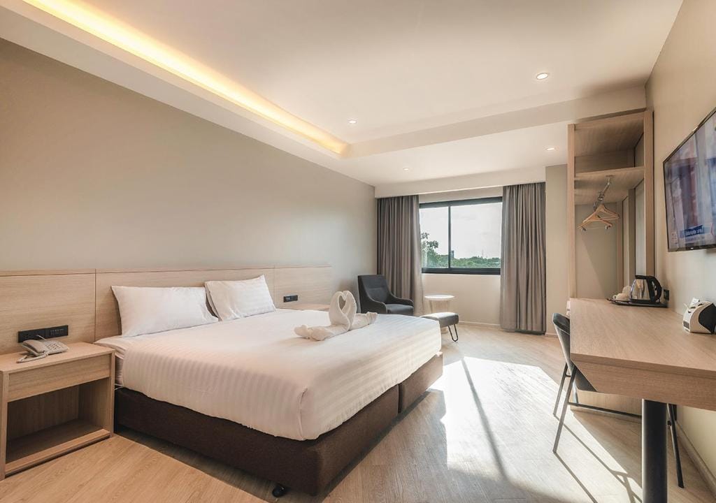 The Rich Hotel — 4