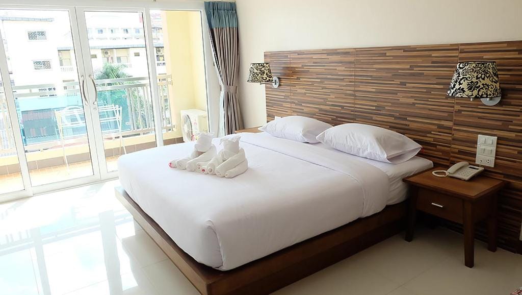 Dhotel Pattaya — 2