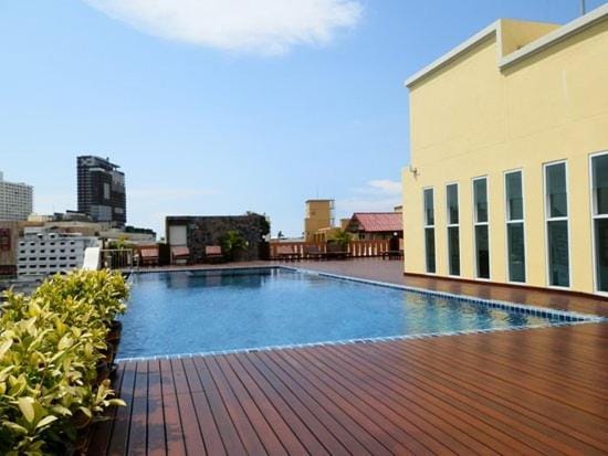 Dhotel Pattaya — 4