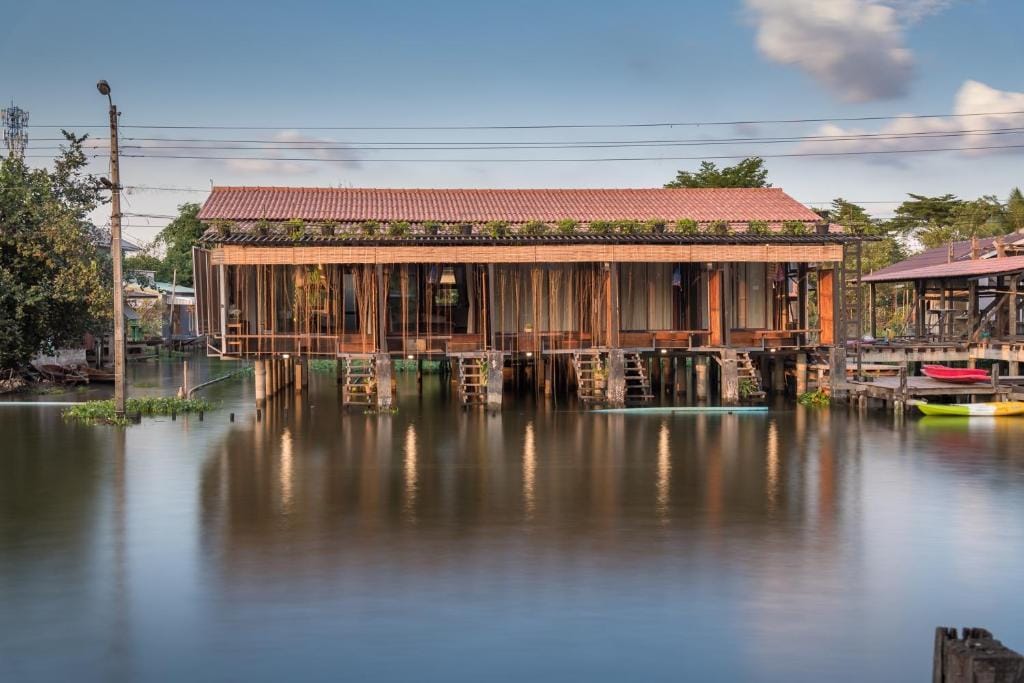 Humz Canal Stay — 1