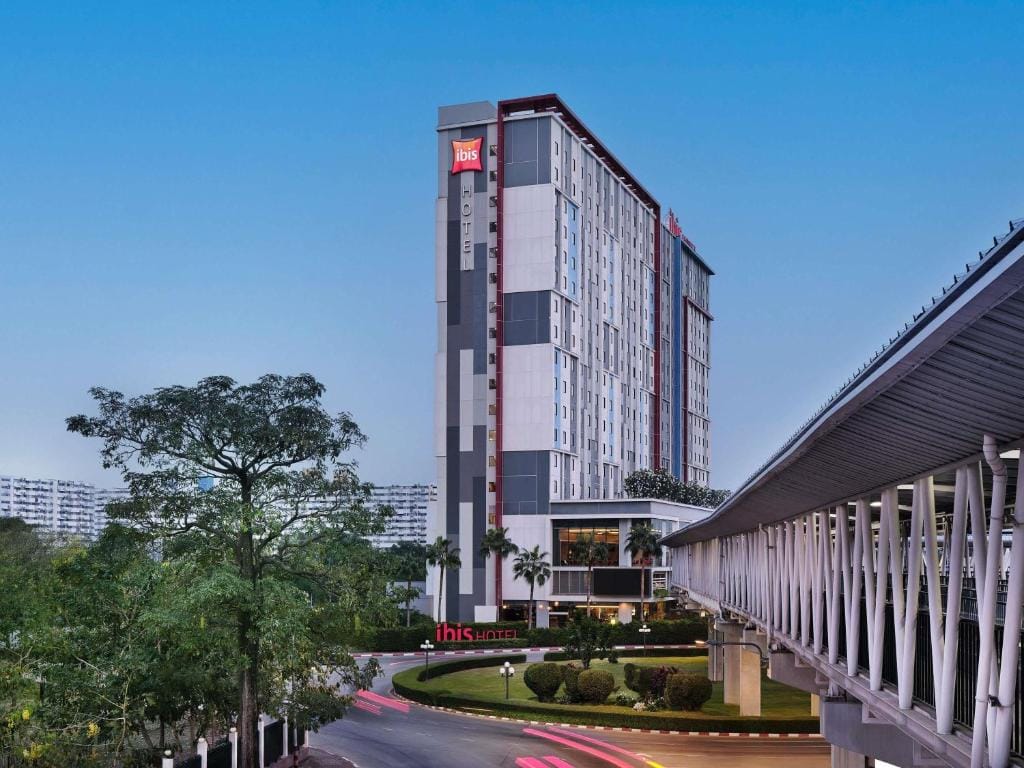 ibis Bangkok IMPACT — 1