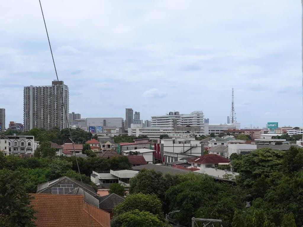 Regent Ngamwongwan Hotel — 4