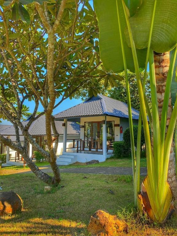 Diamond Village Pai — 1