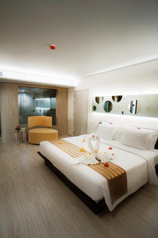 Pattaya Discovery Beach Hotel — 2