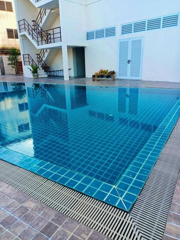 Mayflower Grande Suite Hotel — 4