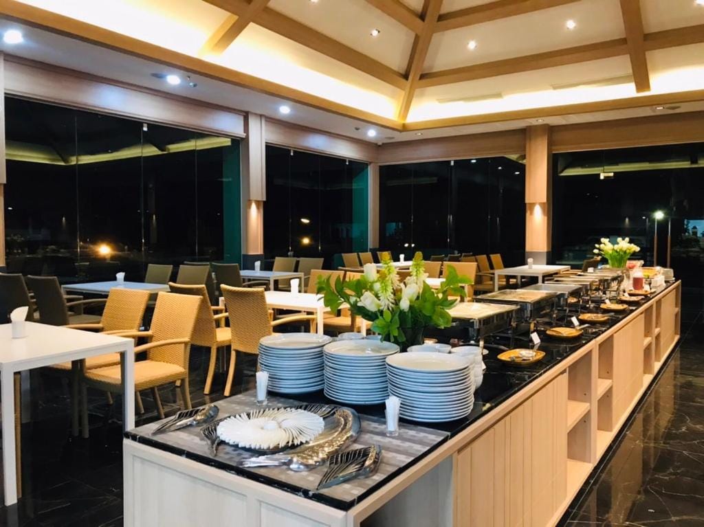 Mayflower Grande Suite Hotel — 5