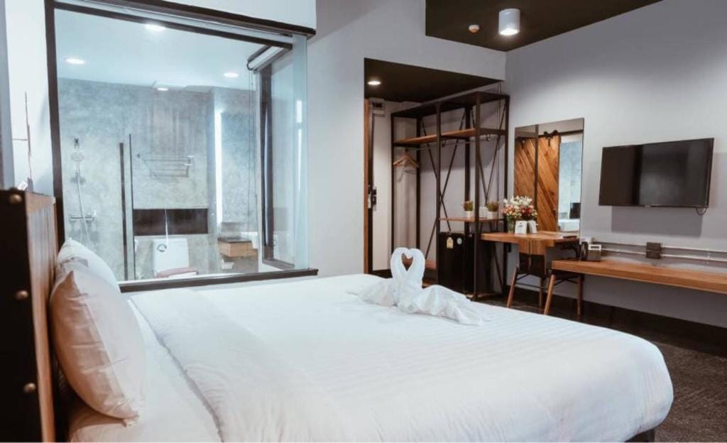 OU HOTEL — 2