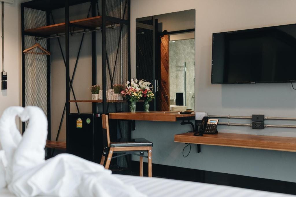 OU HOTEL — 5