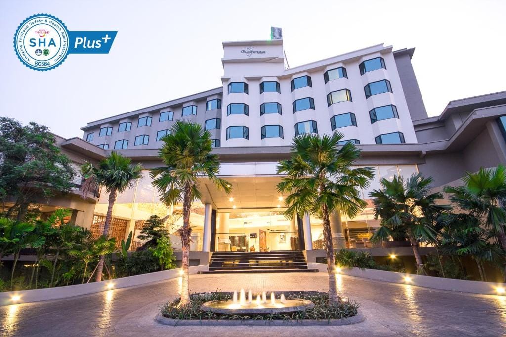 The Grand Riverside Hotel