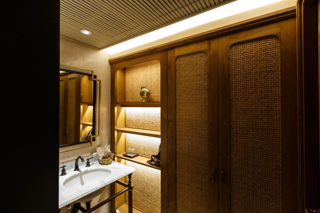 Hotel Verdigris — 3
