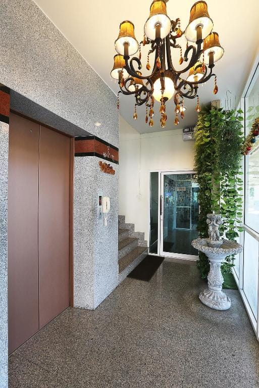 V Place Residence — 2