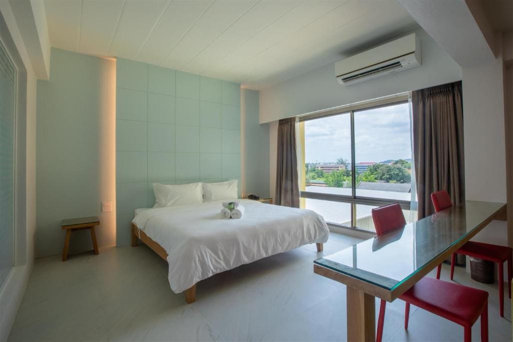 โรงแรมโกลว์ รัตนา เพลส — 2