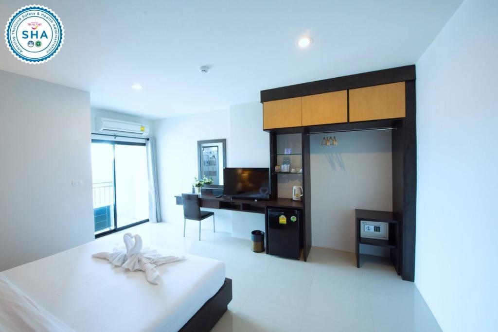 Lee Hotel — 2