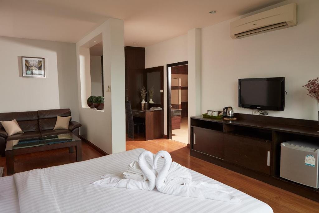 Rhienchai Place Hotel — 5