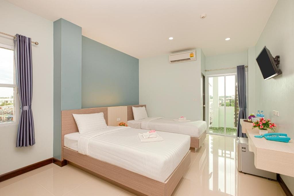 Je T'aime Hotel — 2