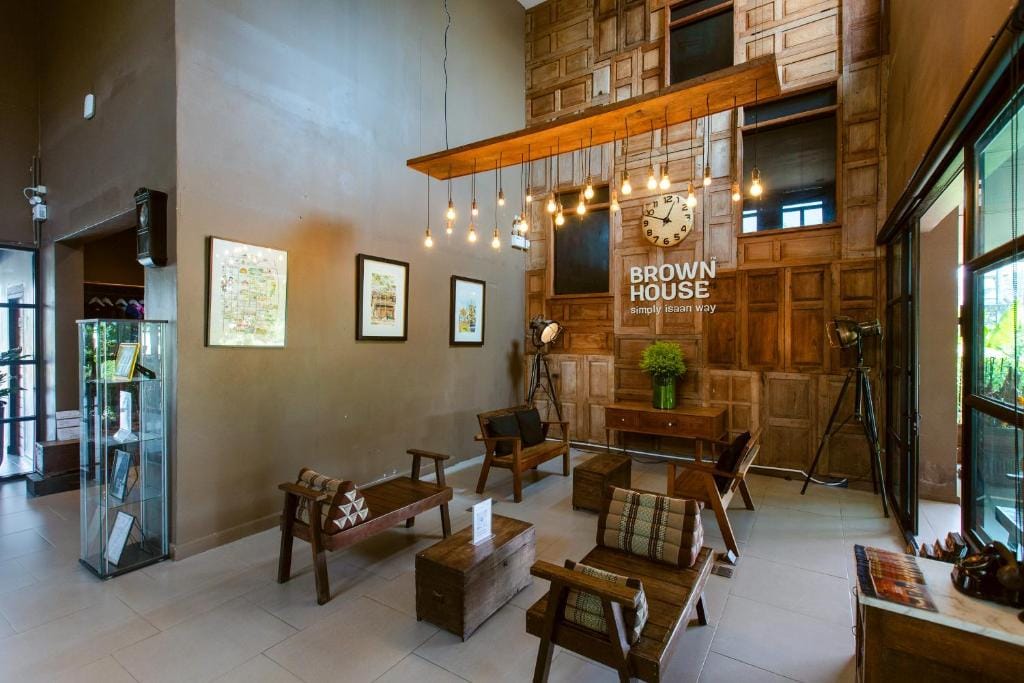 Brown House Hotel — 2