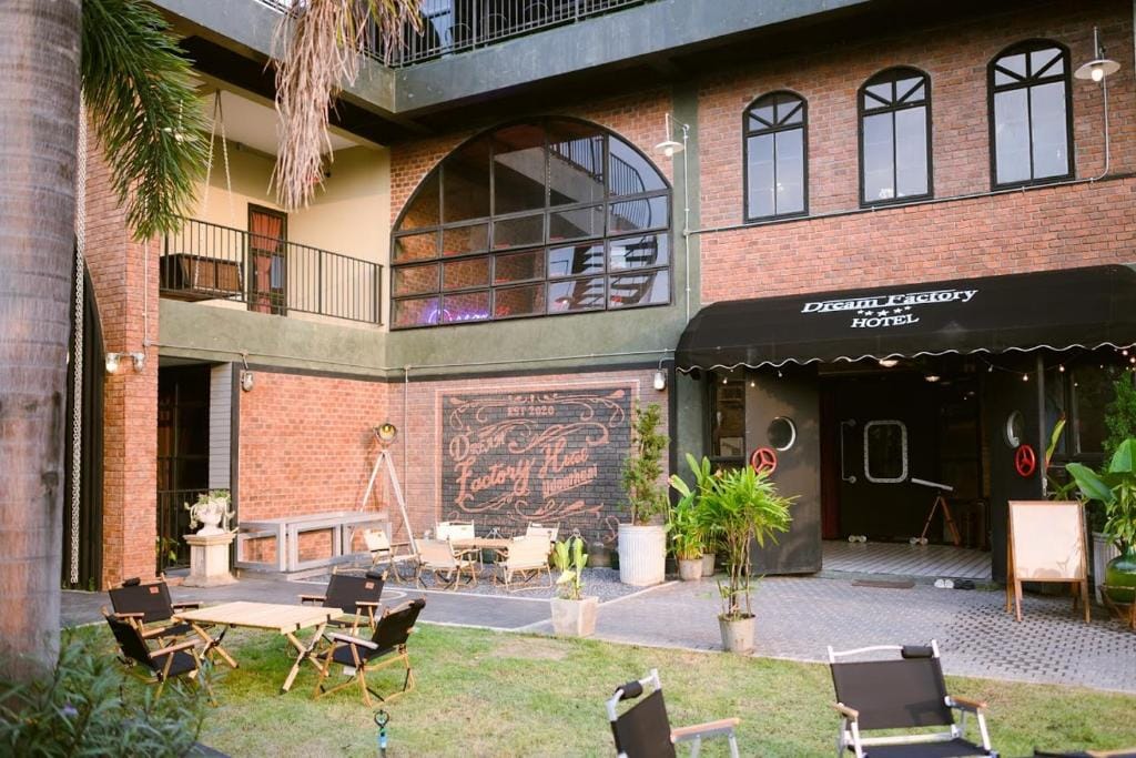 Dream Factory Hotel — 4
